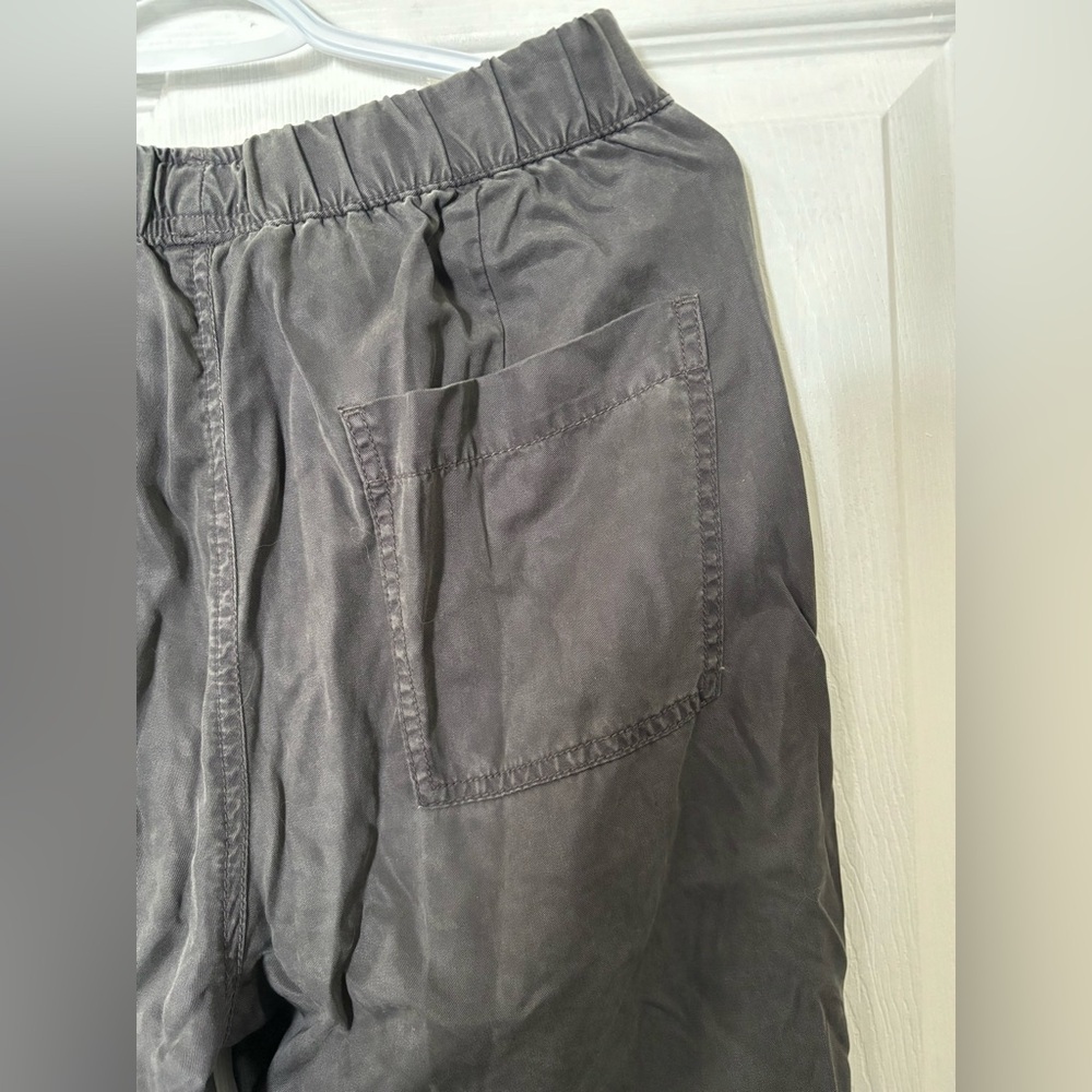 AE Joggers - Picture 2 of 3